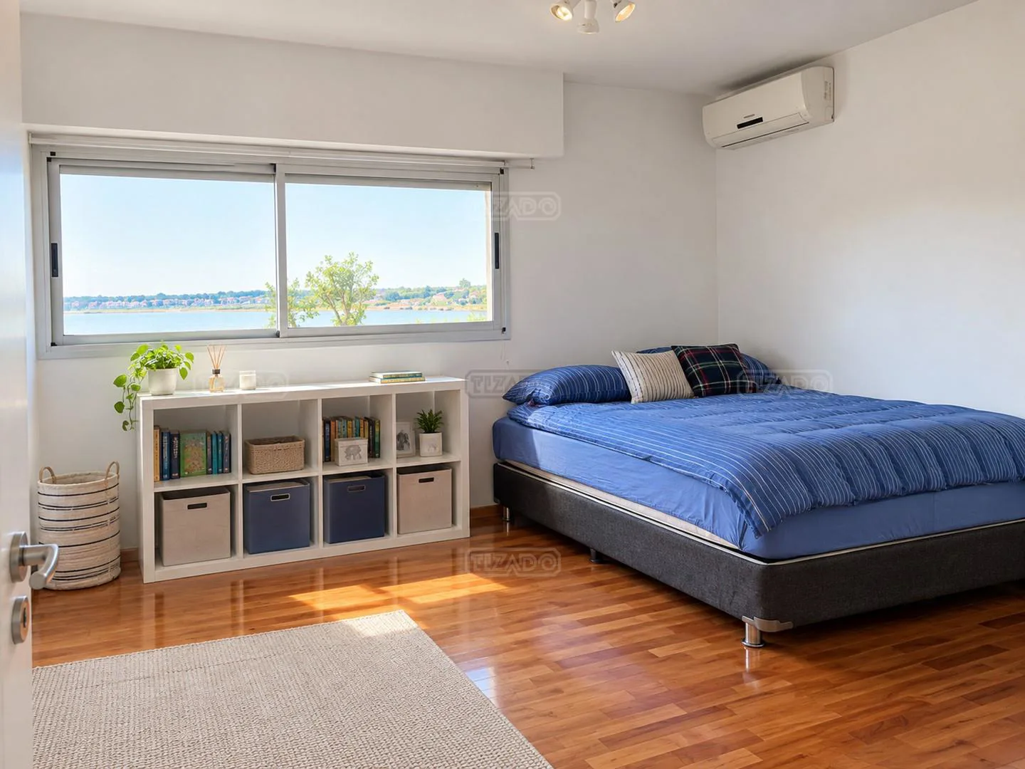 4-Bedroom Lakefront House with Infinity Pool and Dock in Talar del Lago 2 – photo 12 of 12