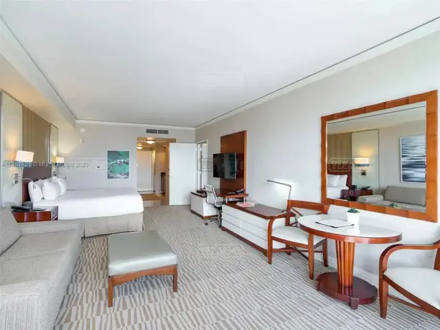 18001 Collins Ave #811 18000
