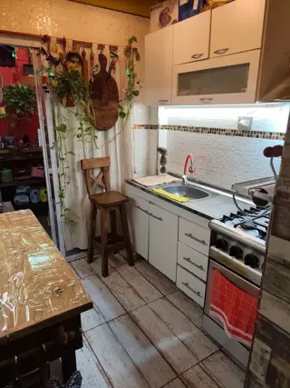 Excelente Mil casitas, ubicado a mts del centro de Liniers. 3 amb. con patio. foto 2