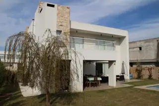 Excelente e inmejorable casa de 5 ambientes- NORDELTA foto 3