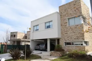 Excelente e inmejorable casa de 5 ambientes- NORDELTA foto 5