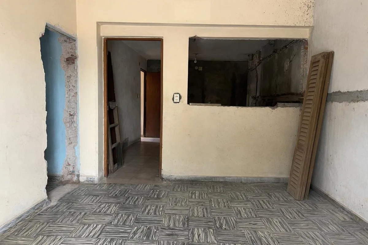 VENTA DE CASA A REFACCIONAR, CALLE SARMIENTO foto 2