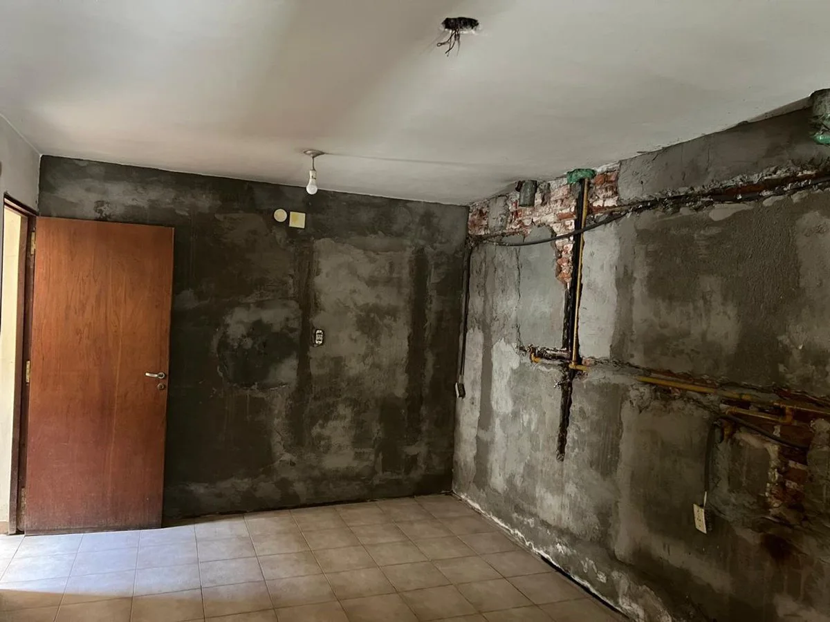 VENTA DE CASA A REFACCIONAR, CALLE SARMIENTO foto 4