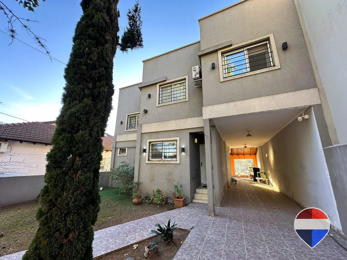 CASA EN VENTA EN SAN VICENTE CON PILETA Y COCHERA foto 2