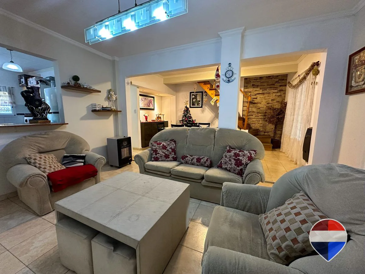 CASA EN VENTA EN SAN VICENTE CON PILETA Y COCHERA foto 3