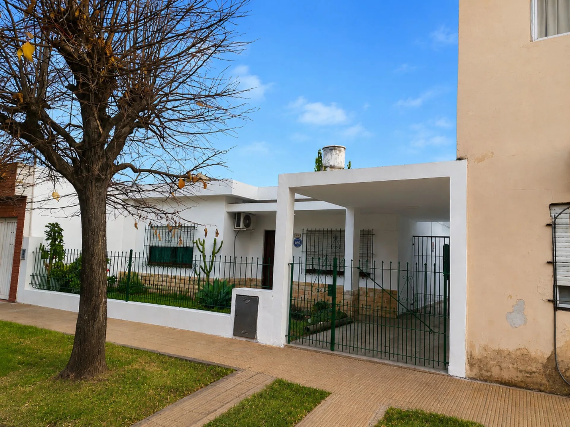 Venta de casa en Hurlingham con terreno de 333m2 foto 2