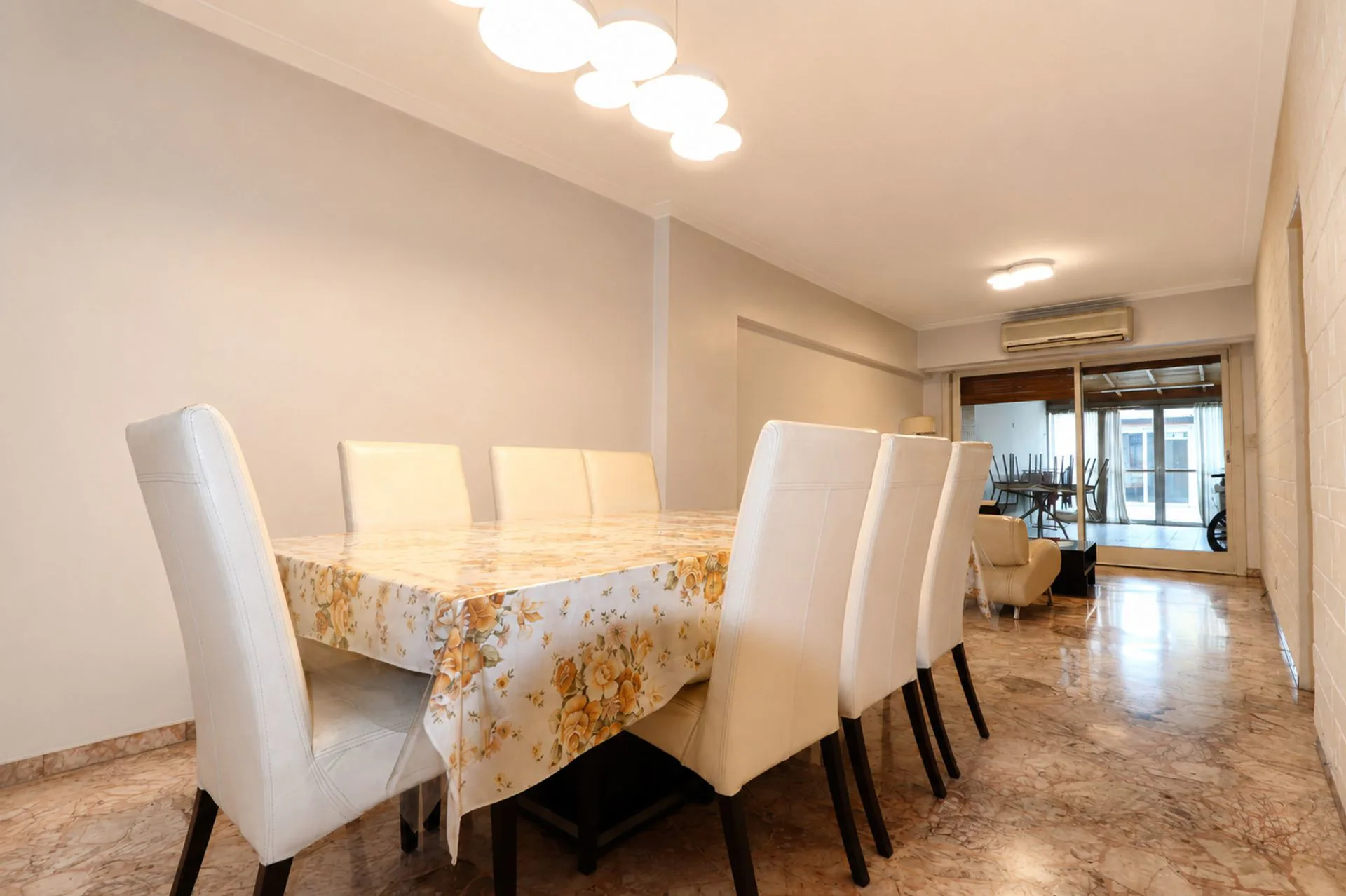 Venta dpto. 4 amb. Flores.Terraza.Quincho.Parrilla foto 3