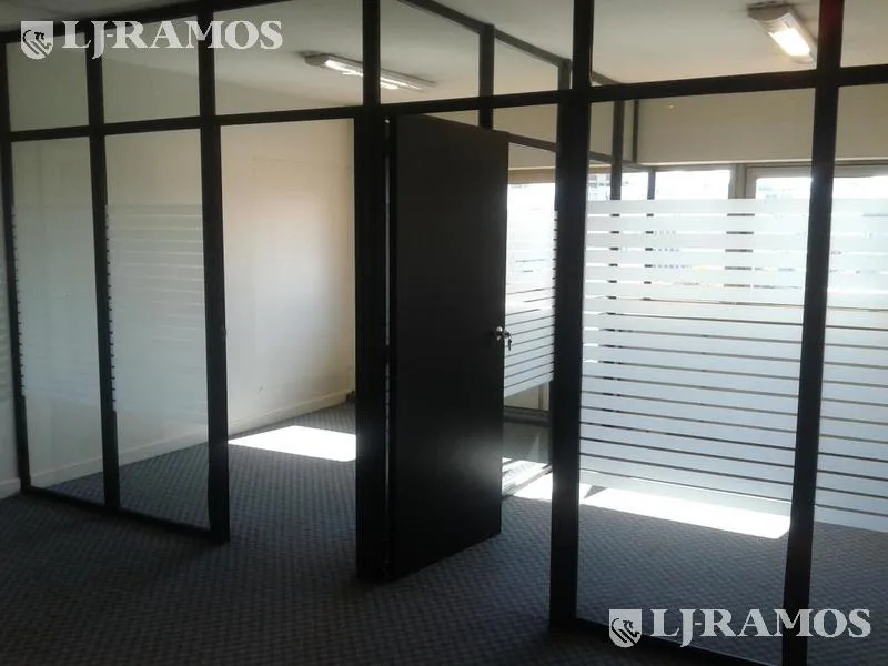 Alquiler de oficina de 280 m2 en San Telmo foto 5