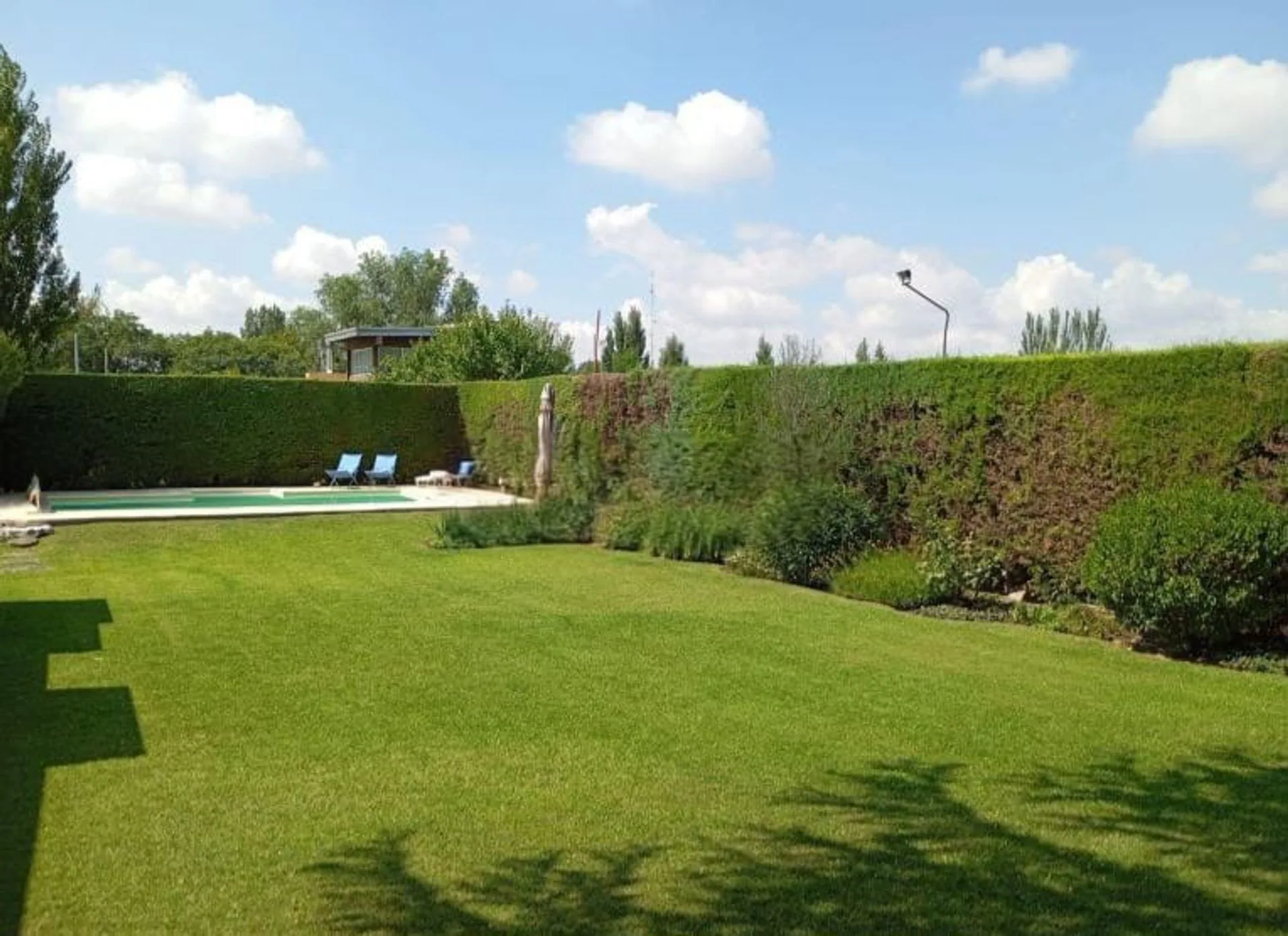 CASA MÁS DEPARTAMENTO EN VENTA- CHACRAS DE CORIA foto 2