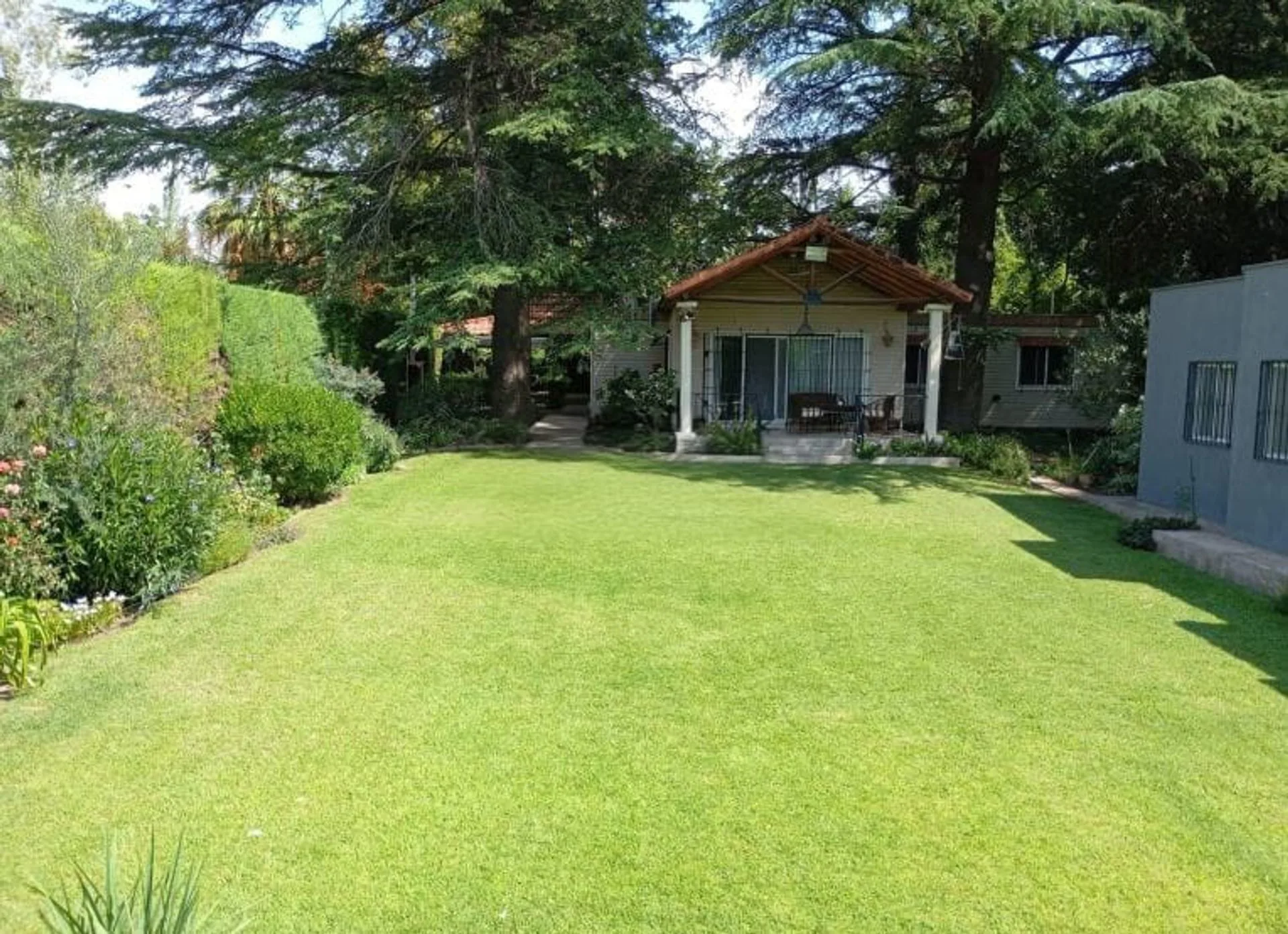 CASA MÁS DEPARTAMENTO EN VENTA- CHACRAS DE CORIA foto 3