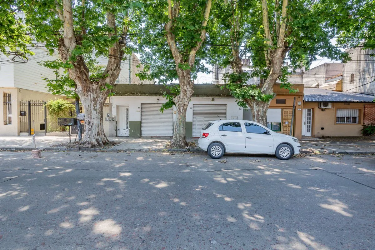 Venta 4 PH a refaccionar-Local-Cochera-lote propio foto 2