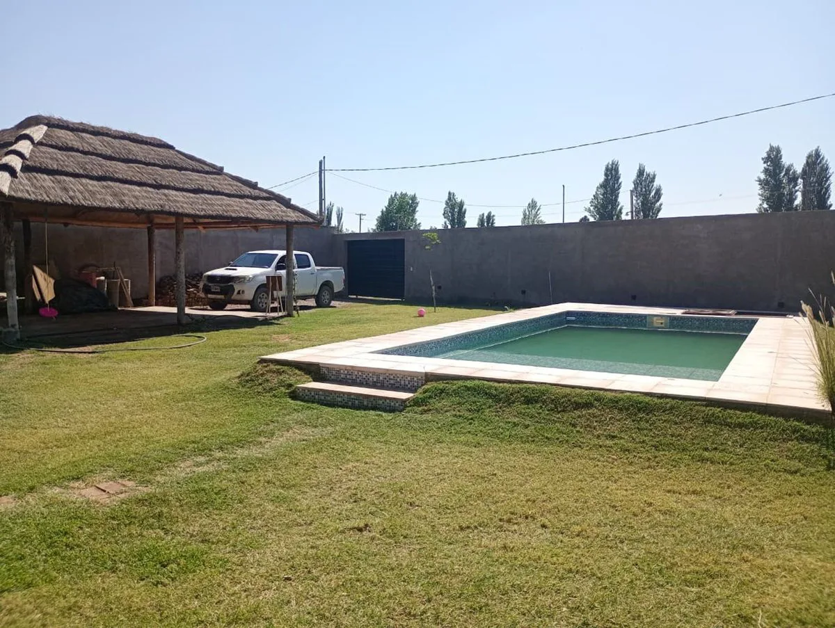 CASA CON PILETA EN VENTA B° DOMINIOS 3 CORRALITOS foto 3