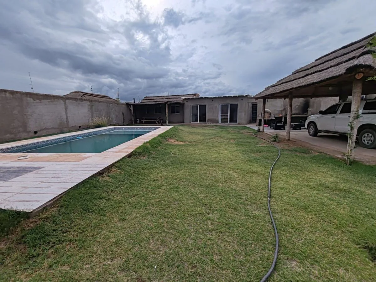 CASA CON PILETA EN VENTA B° DOMINIOS 3 CORRALITOS foto 5