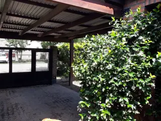 VENDE HERMOSO CHALET ZONA URBANA FUNES foto 1