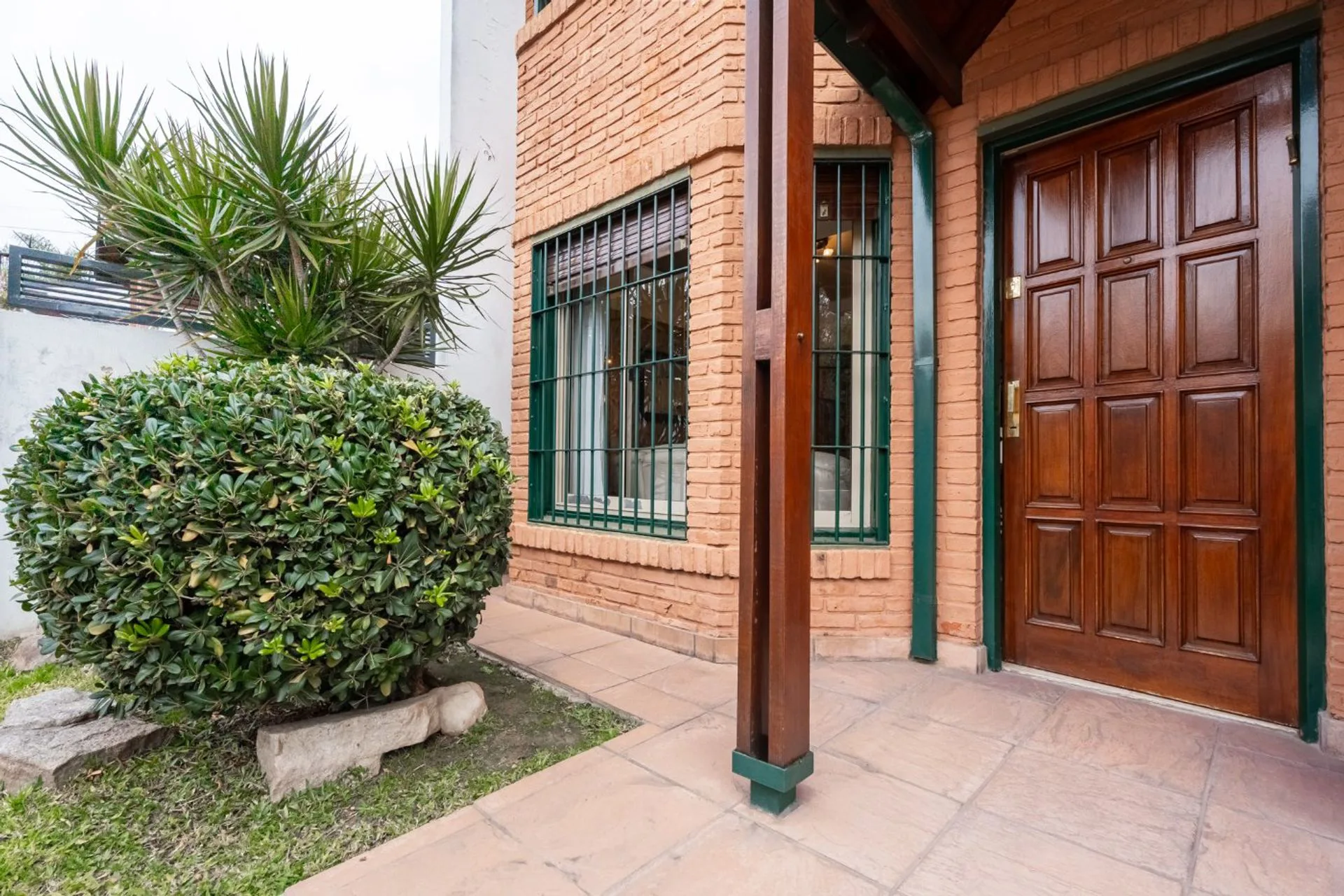 CASA  6 AMB. VENTA, HAEDO, CON PARRILLA Y PILETA foto 3