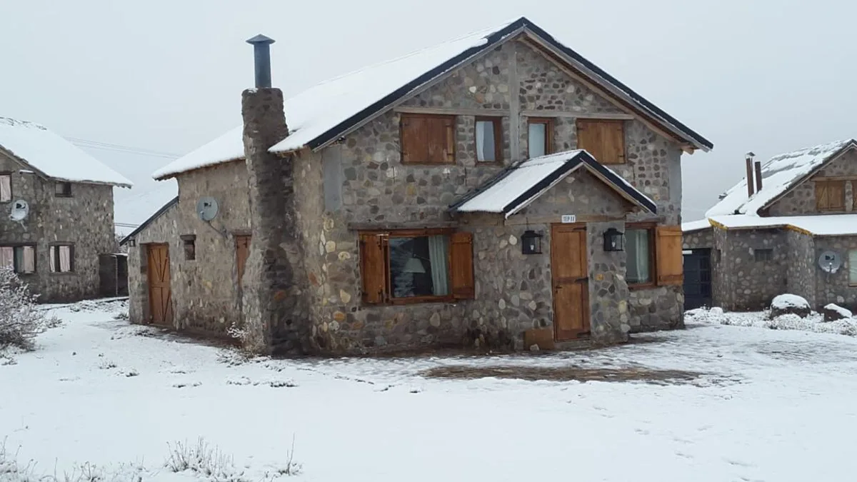 VENTA GRAN CASA EN LOS MOLLES MALARGUE MENDOZA foto 2