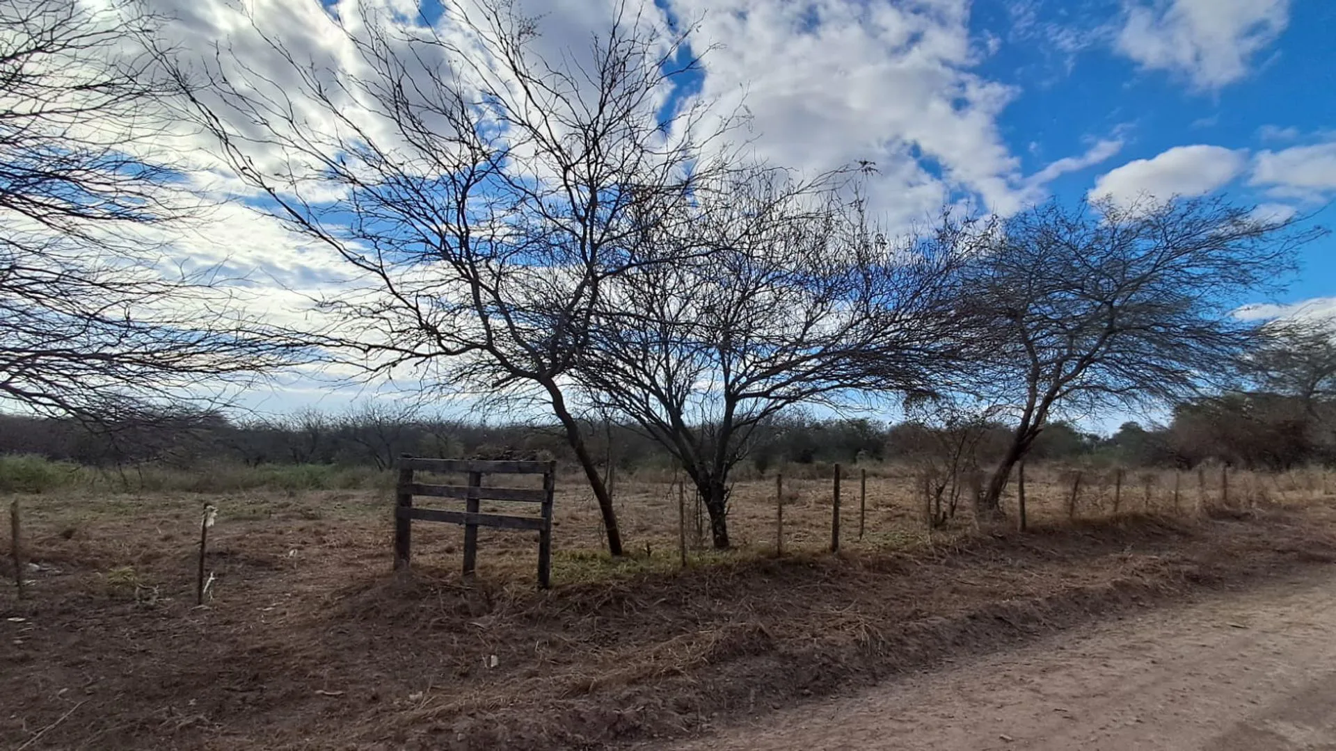 VENTA DE LOTE MAQUITO - CAMINO EL TUFI foto 4