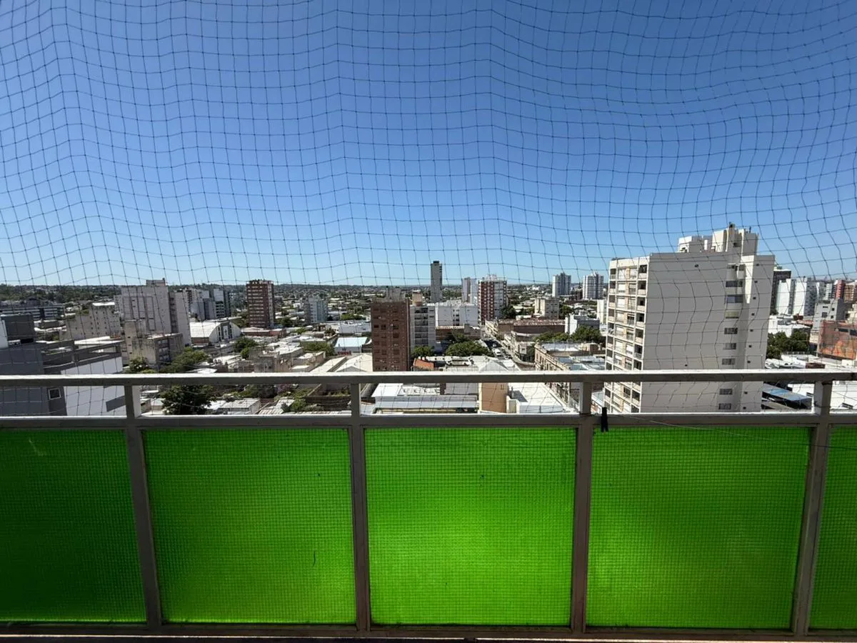 Depto. céntrico de un dorm. opción cochera APTO foto 4