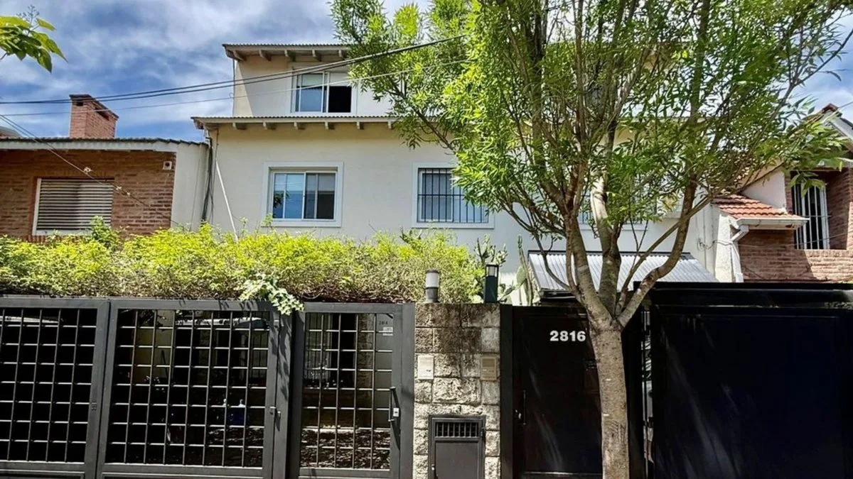 VENTA CASA TRIPLEX CON JARDIN 5 AMBIENTES  BECCAR foto 2