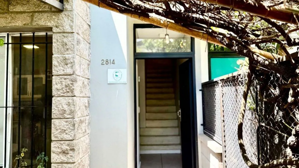 VENTA CASA TRIPLEX CON JARDIN 5 AMBIENTES  BECCAR foto 4