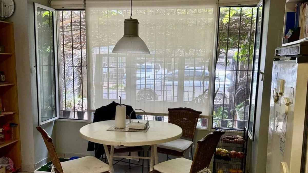 VENTA CASA TRIPLEX CON JARDIN 5 AMBIENTES  BECCAR foto 5