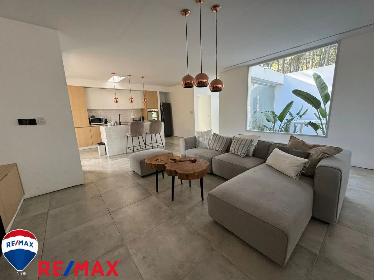 Venta de casa minimalista en Barrio Bosques foto 5