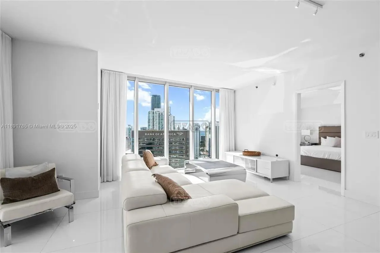 485 Brickel Ave #4410 400 foto 3