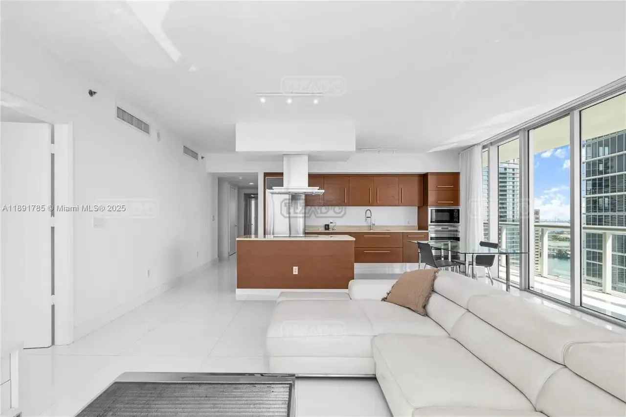 485 Brickel Ave #4410 400 foto 4