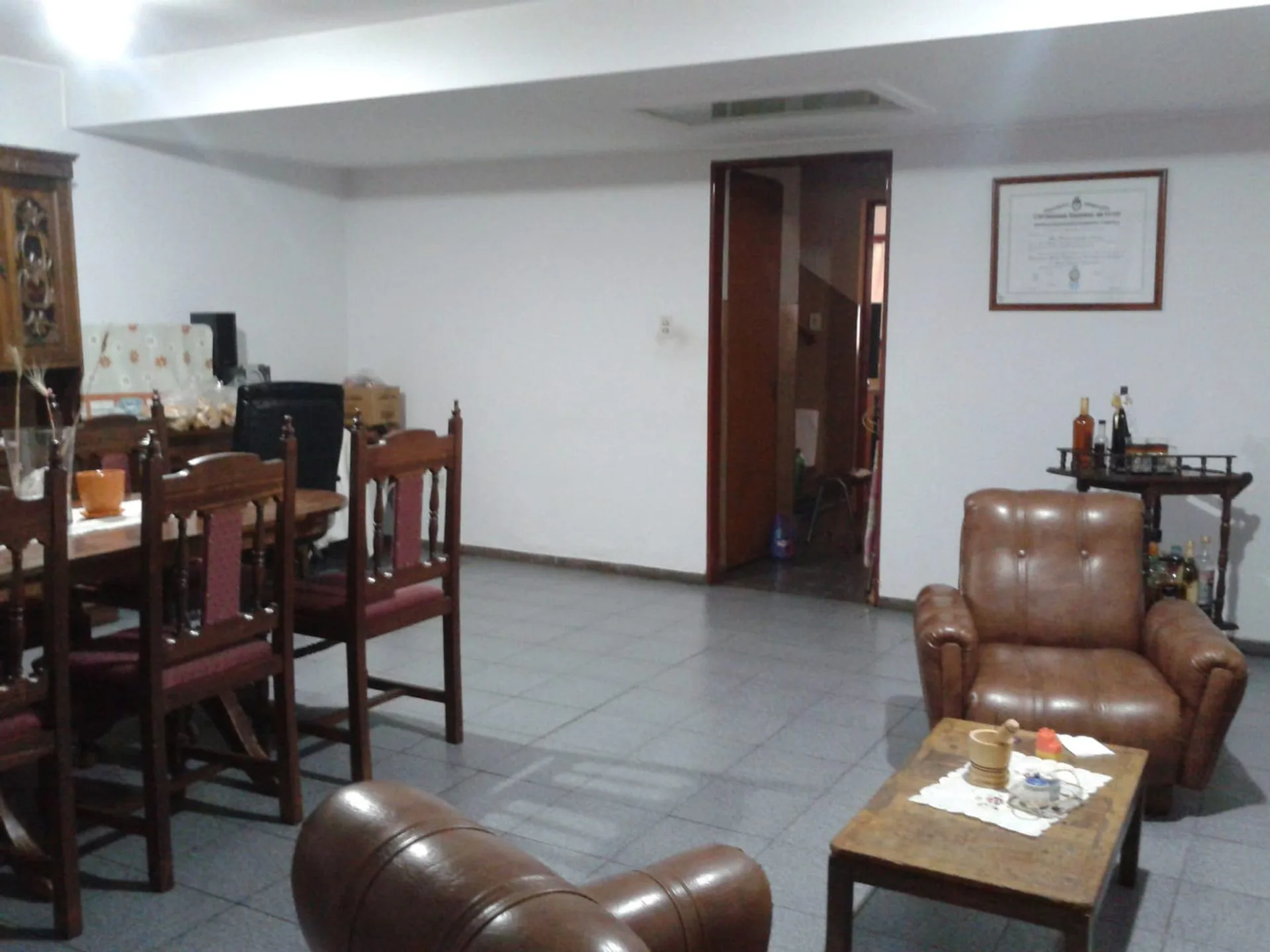 Venta casa con Gran Salón a metros de Costanera foto 4
