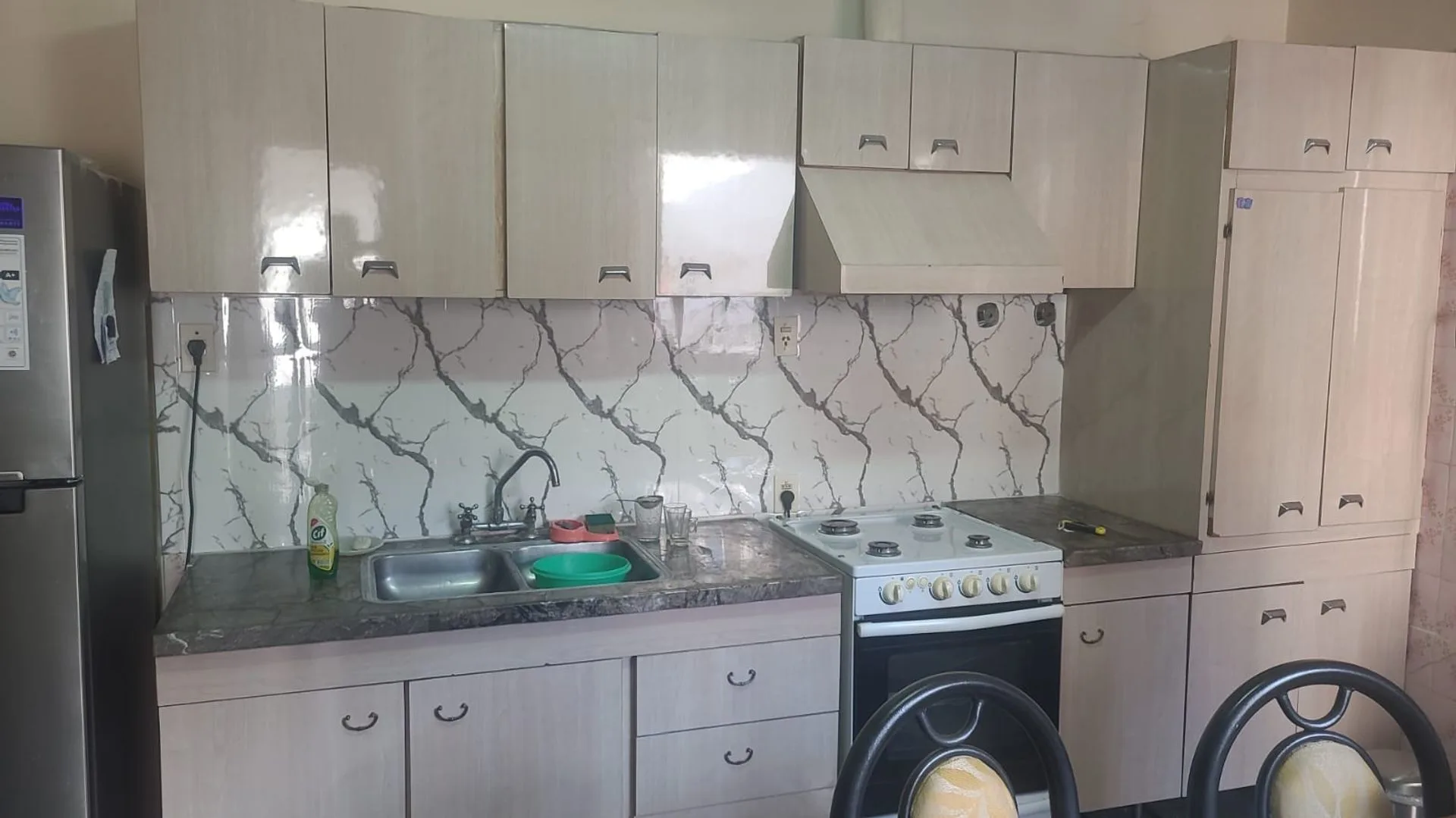 Venta casa con Gran Salón a metros de Costanera foto 5
