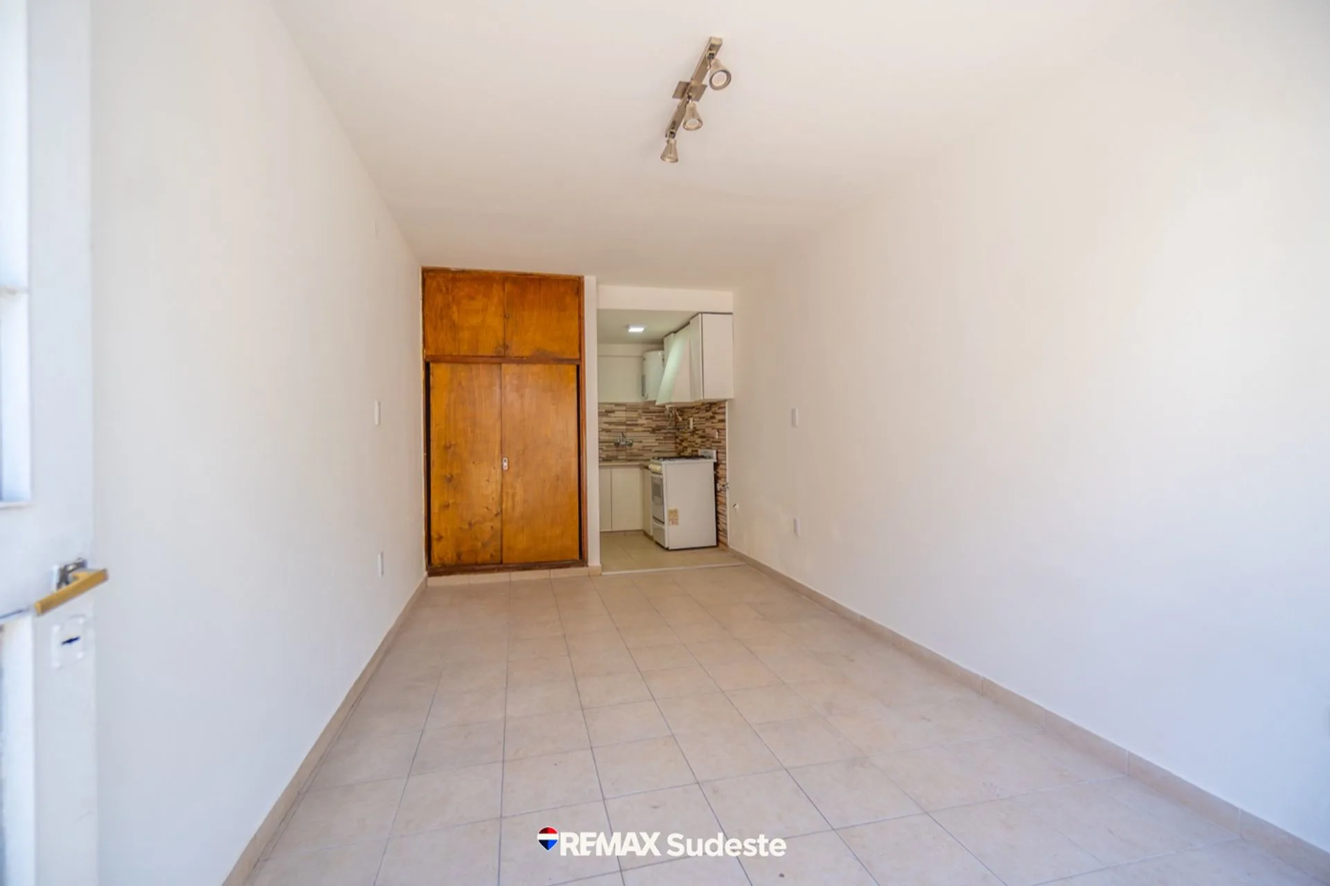 VENTA PH AL FRENTE, BARRIO UNIVERSITARIO. foto 4
