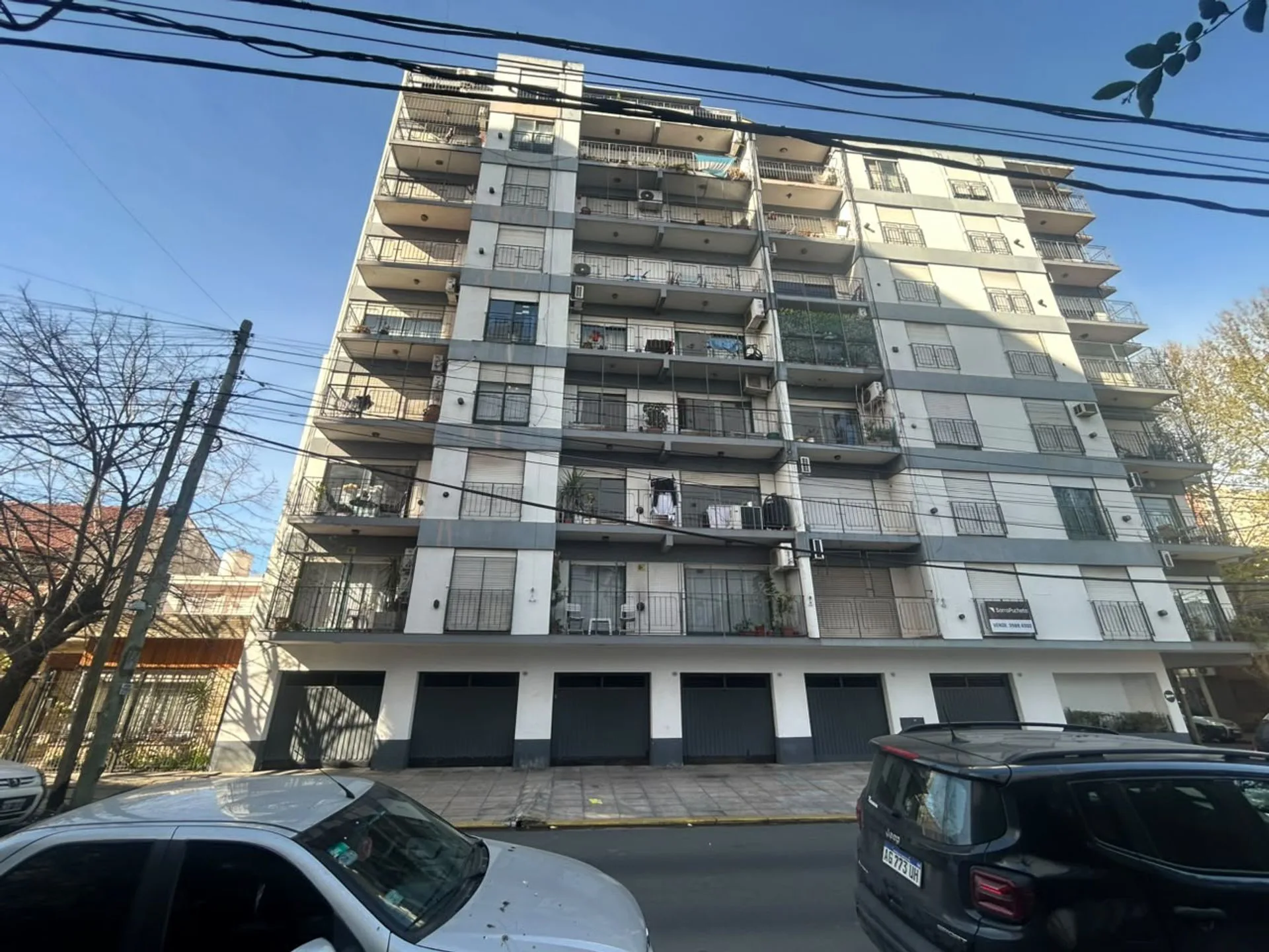 VENTA SEMIPISO 4 AMBIENTES CON COCHERA DOBLE foto 2