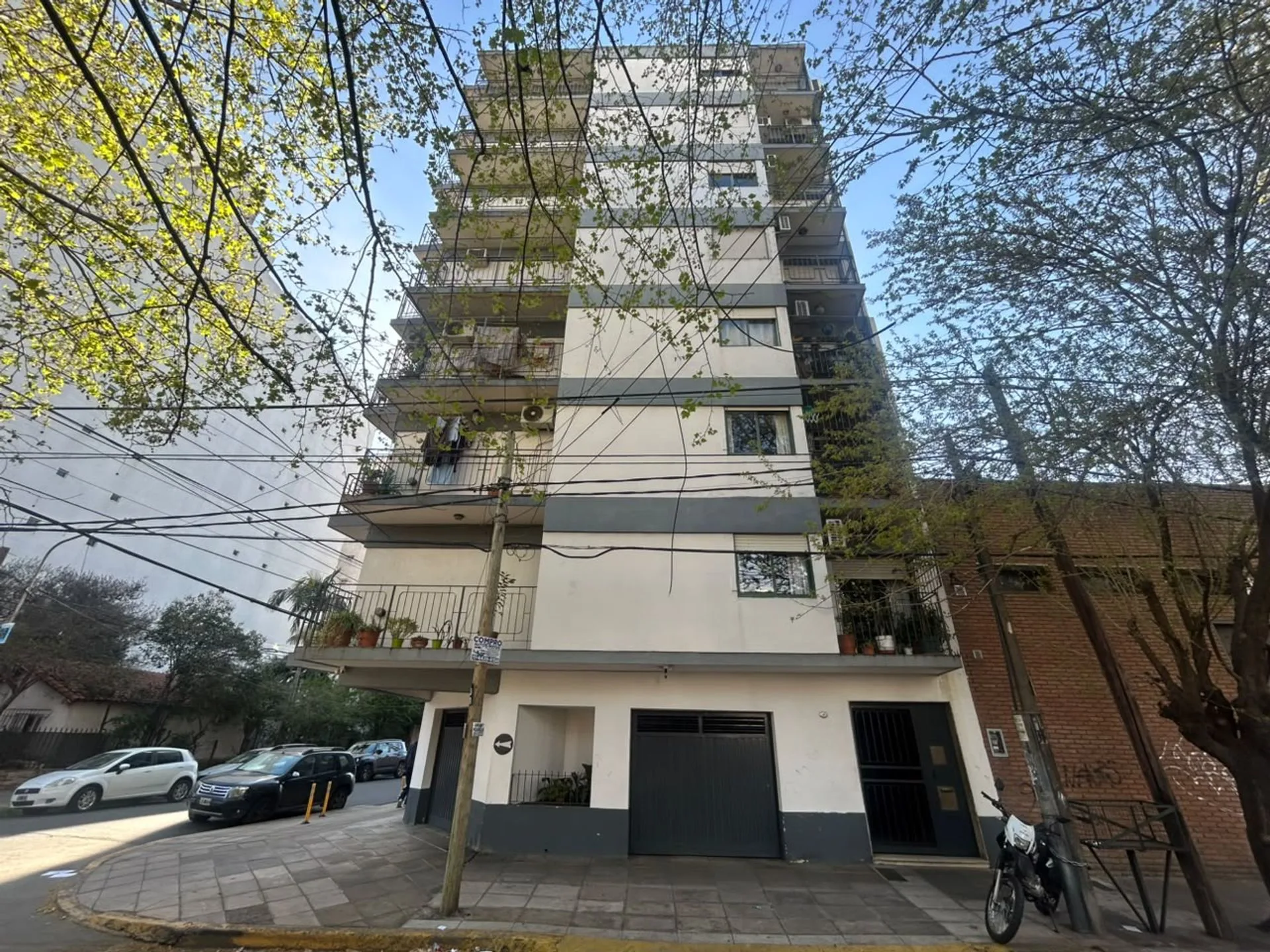 VENTA SEMIPISO 4 AMBIENTES CON COCHERA DOBLE foto 3