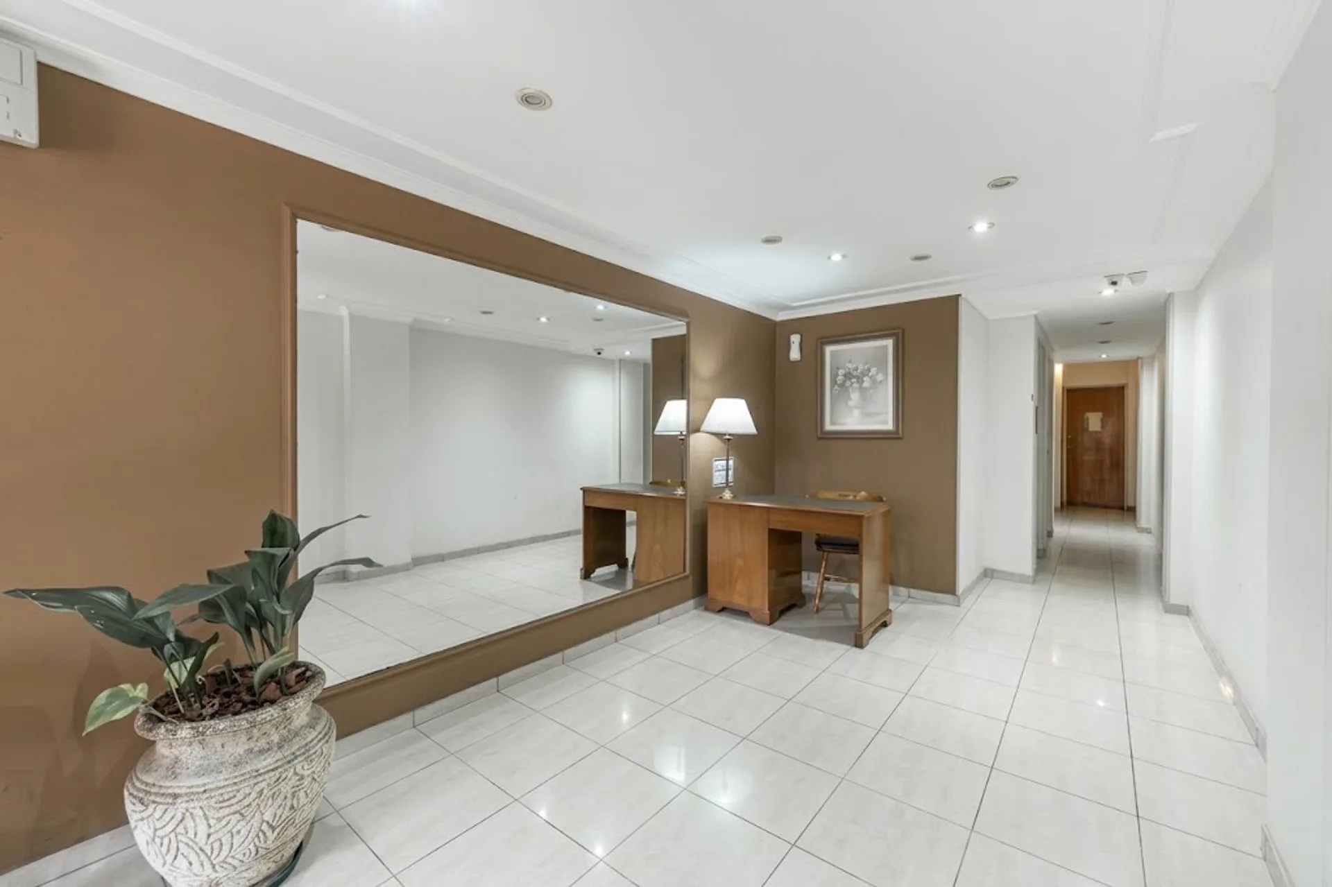 VENTA SEMIPISO 4 AMBIENTES CON COCHERA DOBLE foto 4