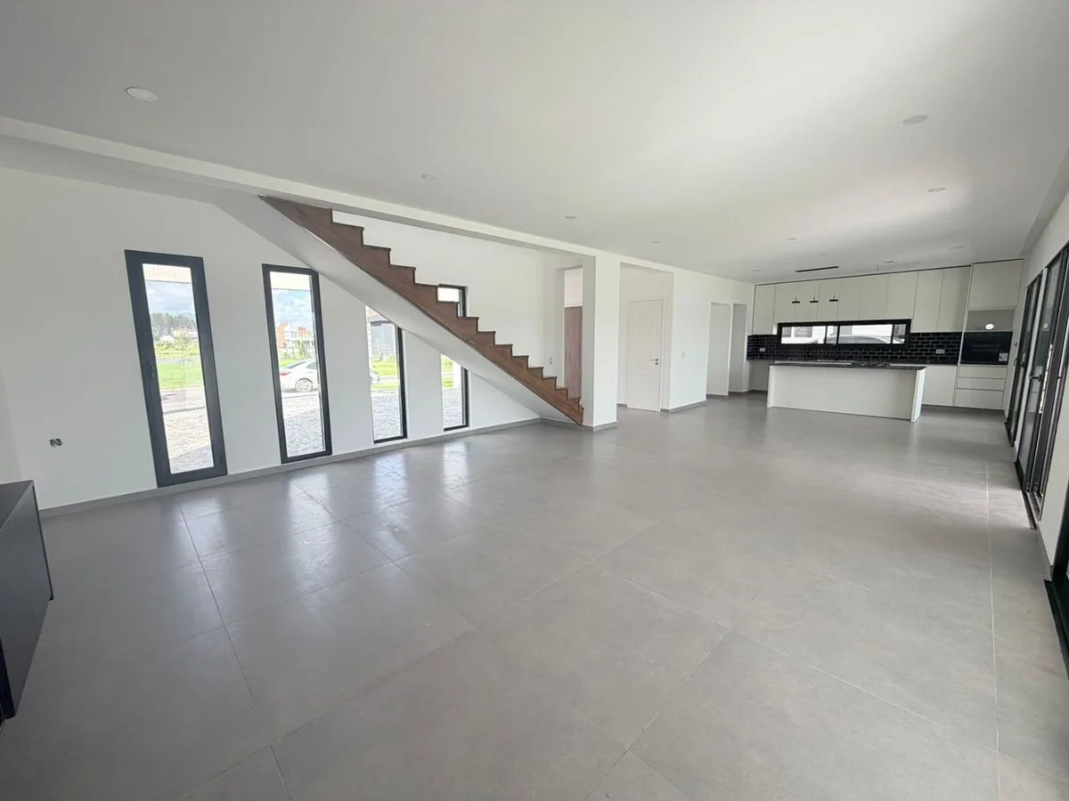 VENTA CASA 6 AMB  LAGUNA SANTA ANA TIGRE BENAVIDES foto 3