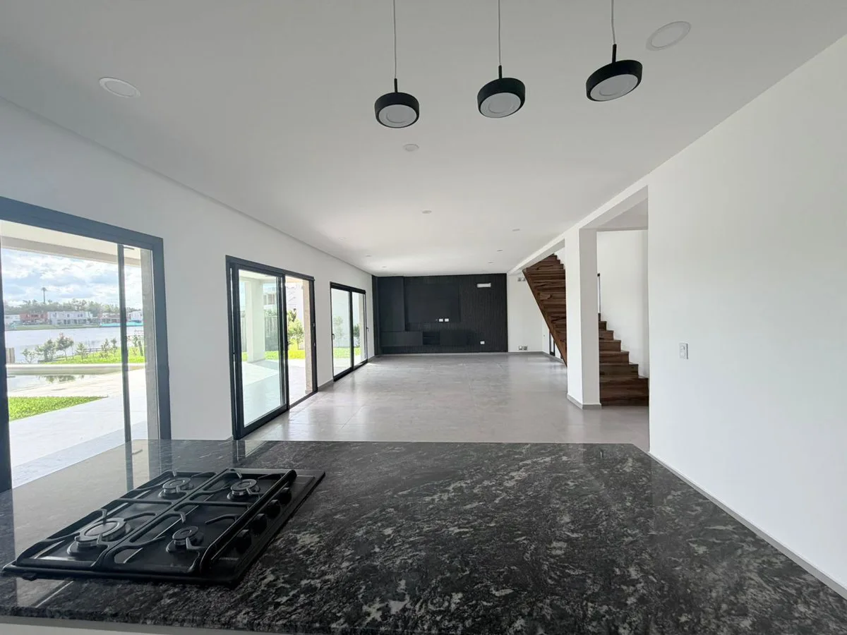 VENTA CASA 6 AMB  LAGUNA SANTA ANA TIGRE BENAVIDES foto 4