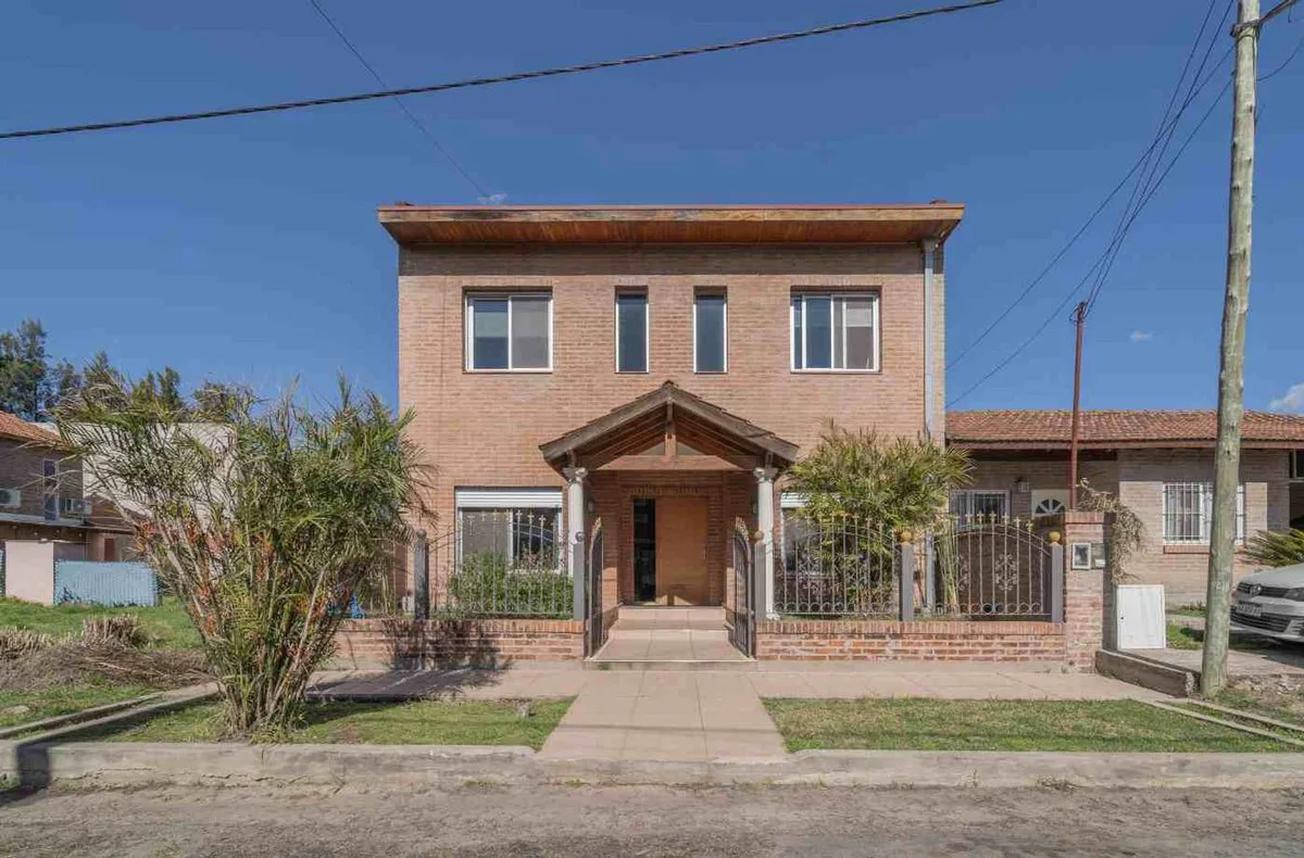 VENTA CASA ALTOS DE PACHECO 5 AMB. JARDÍN PILETA foto 3