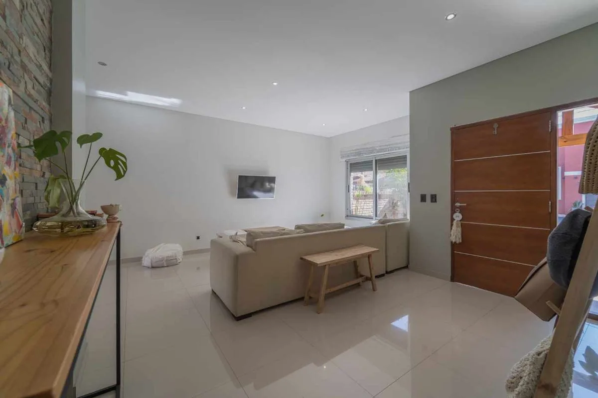 VENTA CASA ALTOS DE PACHECO 5 AMB. JARDÍN PILETA foto 5