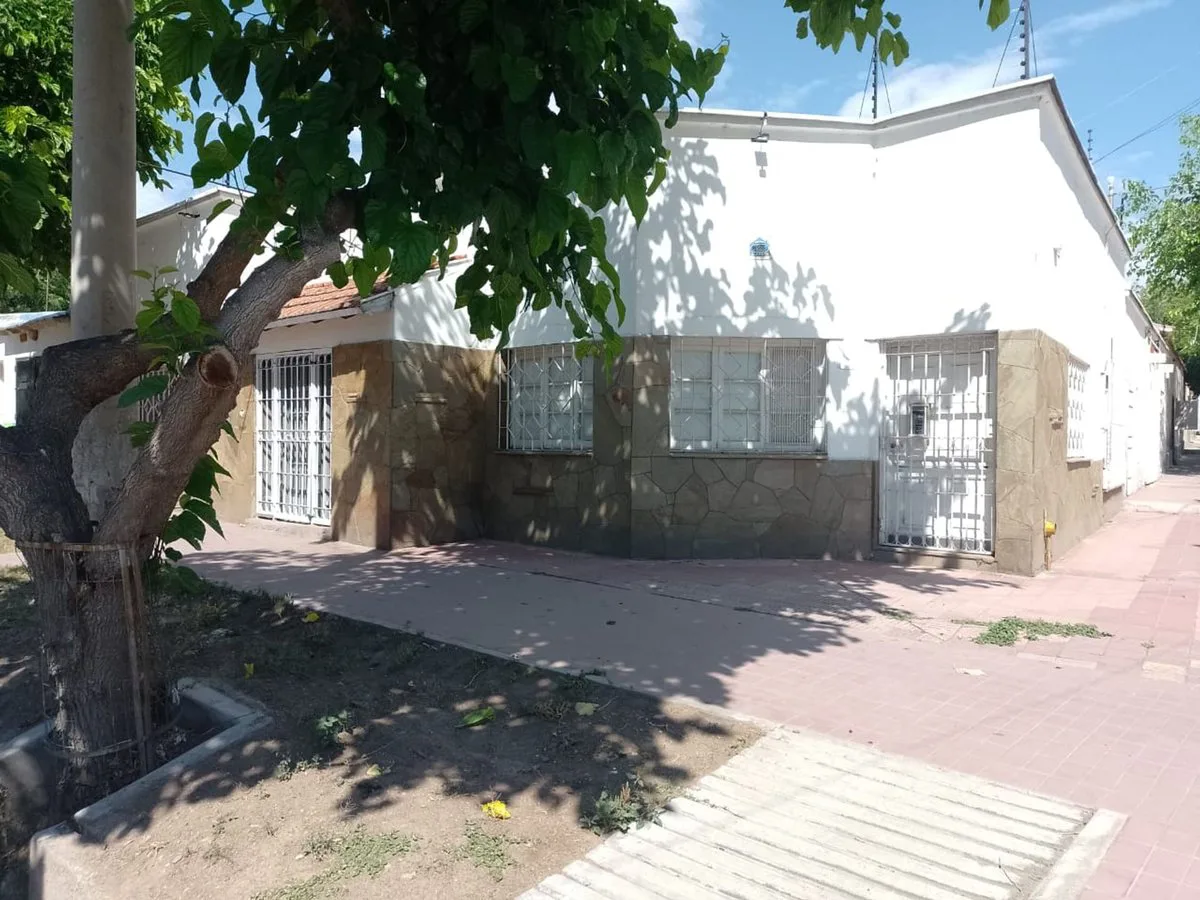VENTA CASA+DEPTO  GODOY CRUZ foto 2