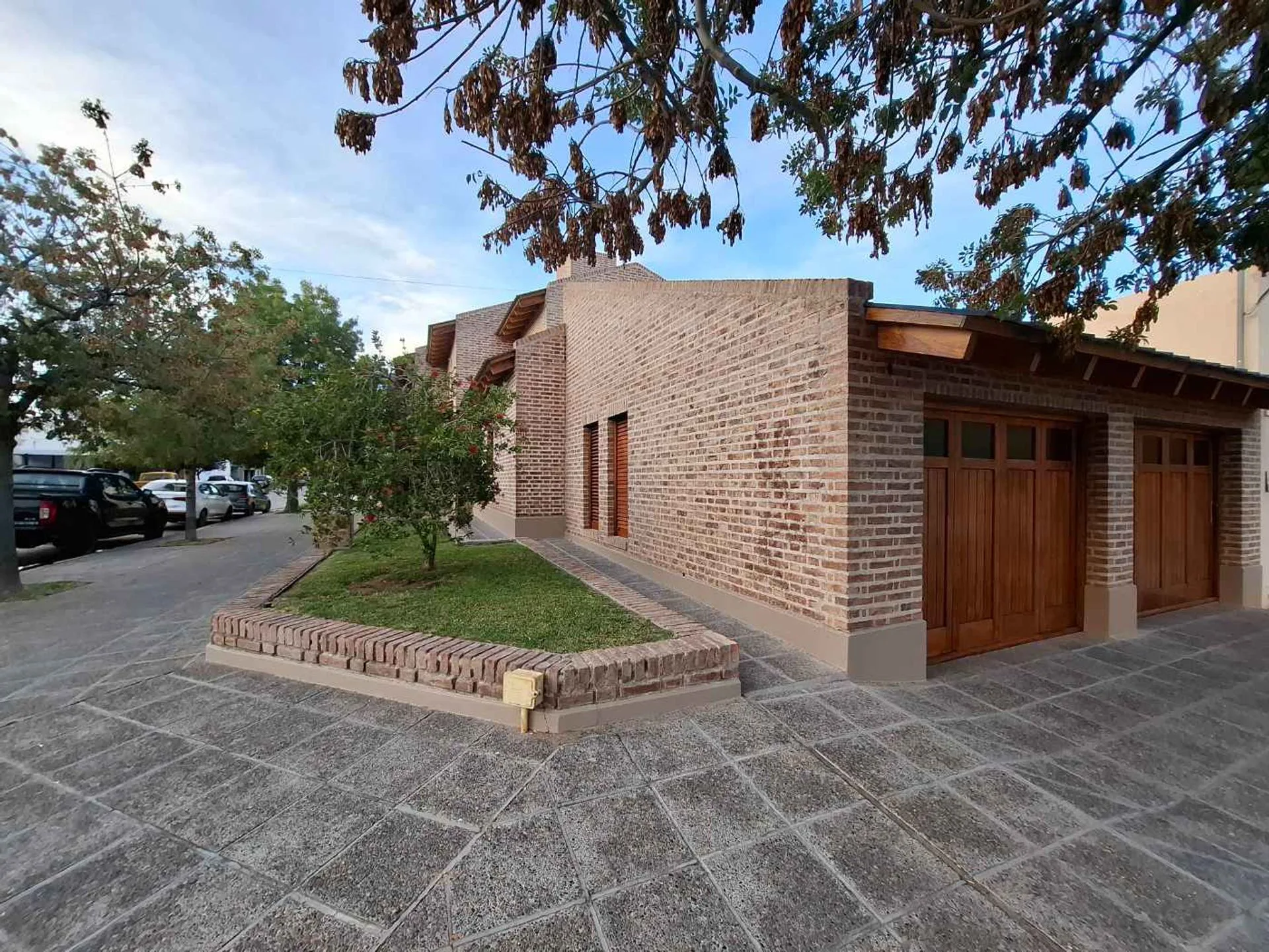 Excelente propiedad en Venta Centro Gral Roca foto 3