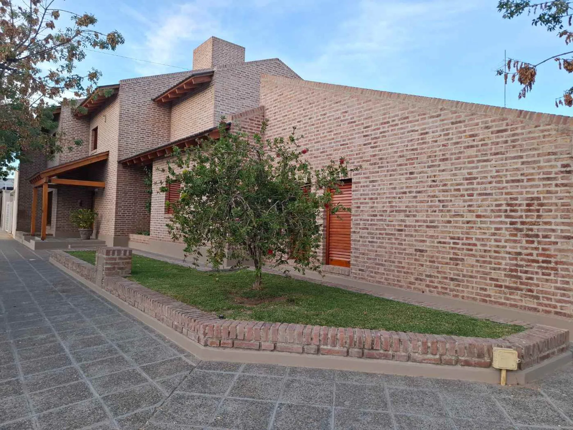 Excelente propiedad en Venta Centro Gral Roca foto 4