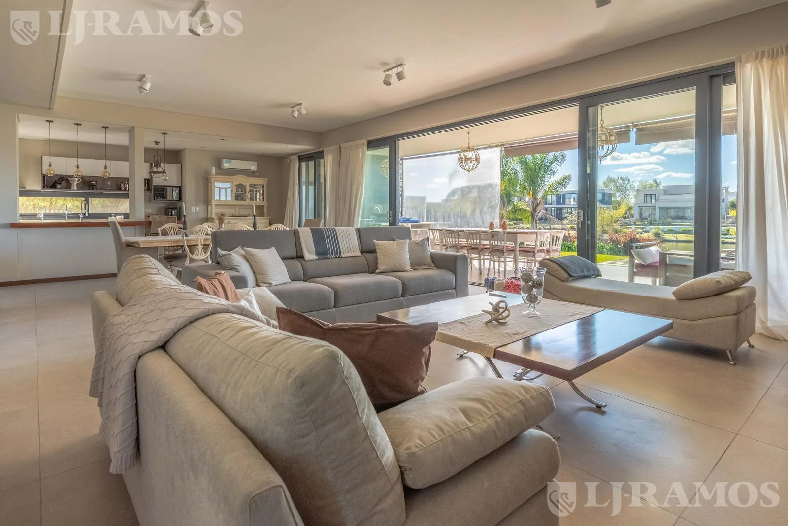 Casa El Naudir AL AGUA  con 3 master suite en planta alta y una en planta baja MB foto 5