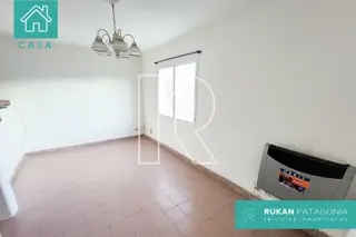 #AlquilerRUKAN | Casa 2 Habitaciones | Calle OBISPO ALEMAN | Barrio MUTUAL | Caleta Olivia.- foto 3