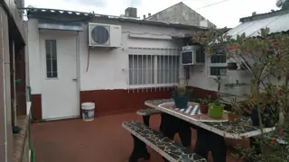 EXCELENTE DEPTO T/ CASA PTA BAJA 2 AMPLIOS AMB, PROXIMO ESTACION  CHILAVERT (FC Gral Mitre) ... foto 4