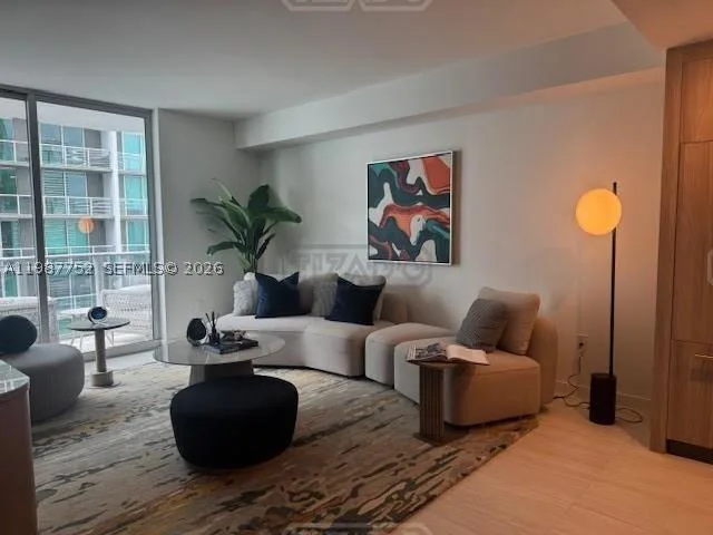 77 SE 5th St #2708 foto 2