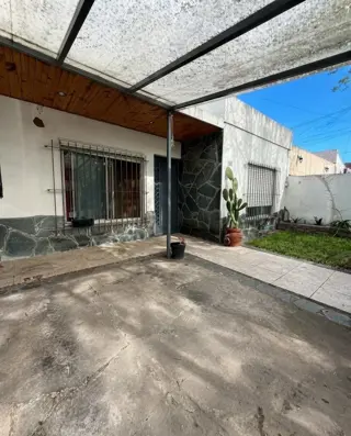 Casa 4 ambientes Villa Luzuriaga foto 2