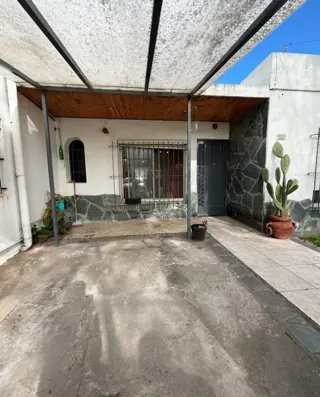 Casa 4 ambientes Villa Luzuriaga foto 4