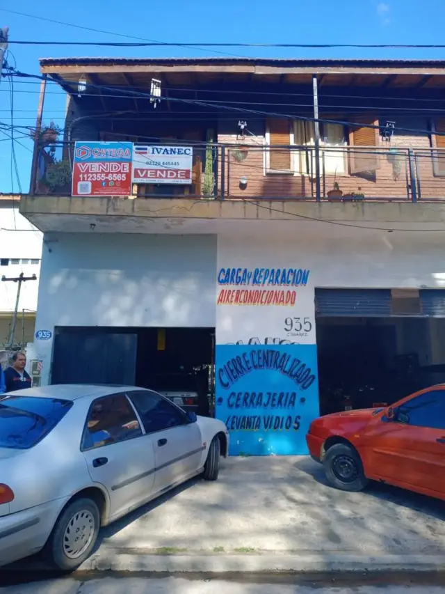 VENTA de propiedad 2 galpones, casa al fondo, mas amplio departamento 4 ambientes con terraza en primer piso