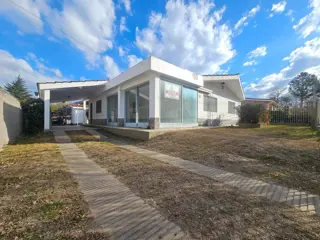 CARLOS PAZ- PLAYA DE ORO- HERMOSO CHALET EN VENTA foto 2
