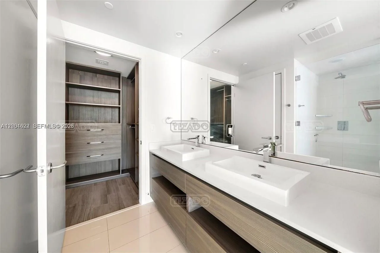 460 NE 28th 400 foto 3